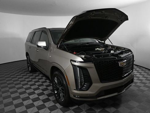 Used 2025 Cadillac Escalade Sport Platinum w/ LPO, Floor Liner Package AWD/4WD image 32