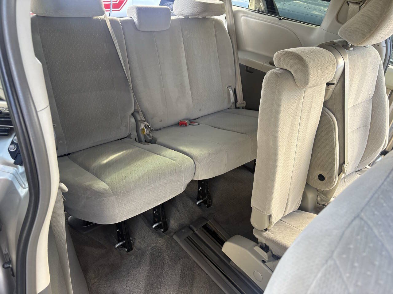 Used 2015 Toyota Sienna LE FWD image 11