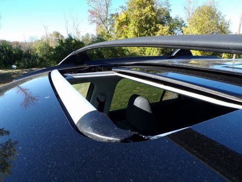 Used 2023 Toyota RAV4 XLE w/ Convenience Package image 4