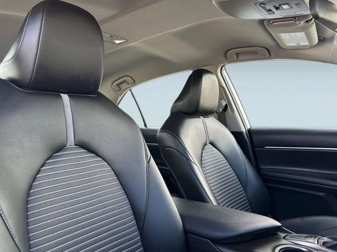 Used 2024 Toyota Camry SE image 30