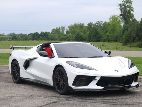 Used 2024 Chevrolet Corvette Stingray Coupe w/ 1LT RWD image 1