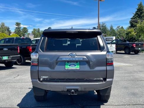 Used 2022 Toyota 4Runner SR5 Premium w/ Moonroof Package AWD/4WD image 4