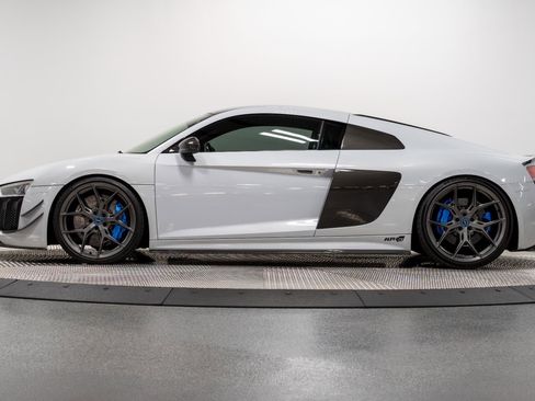 Used 2017 Audi R8 V10 plus w/ Full Leather Package image 9