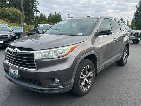 Used 2016 Toyota Highlander XLE AWD/4WD image 1