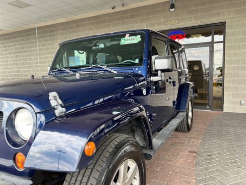 Used 2013 Jeep Wrangler Unlimited Sahara w/ Max Tow Pkg AWD/4WD image 25