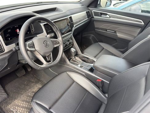 Used 2023 Volkswagen Atlas Cross Sport SE w/ Panoramic Sunroof Package image 10