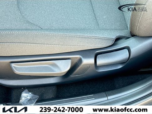 New 2025 Kia K4 LXS image 22