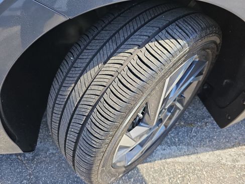 Certified 2025 Hyundai Elantra SEL image 38