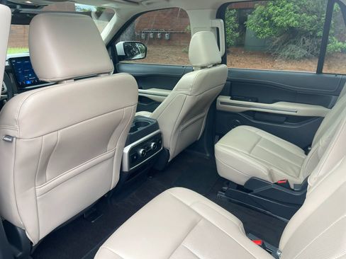 Used 2023 Ford Expedition XLT AWD/4WD image 12