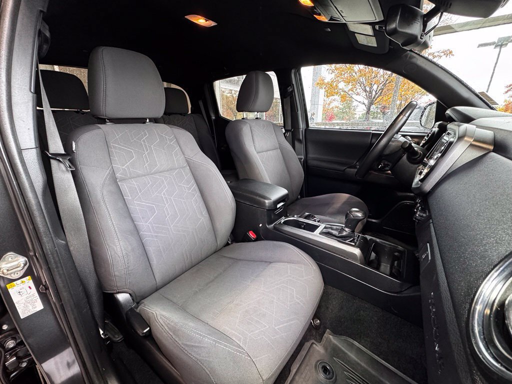 Used 2019 Toyota Tacoma TRD Sport w/ Technology Package AWD/4WD image 43