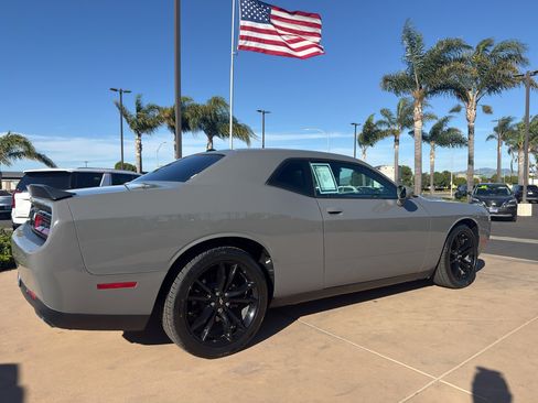 Used 2018 Dodge Challenger SXT w/ Blacktop Package image 5