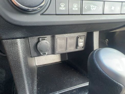 Used 2015 Toyota Corolla LE FWD image 15