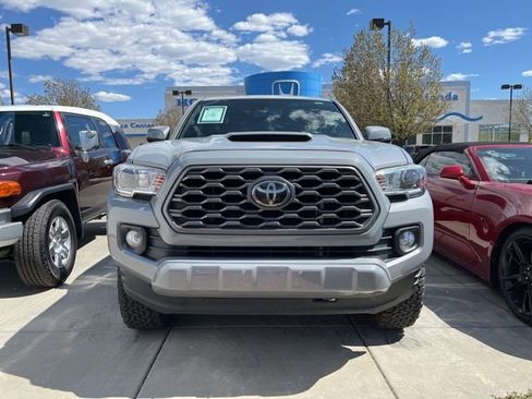 Used 2021 Toyota Tacoma TRD Sport w/ Technology Package RWD image 5