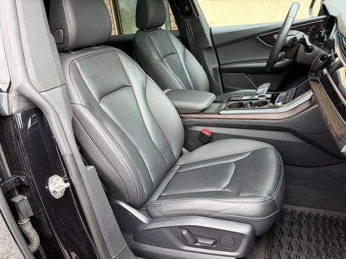 Used 2021 Audi Q8 Premium w/ Black Optic Package AWD/4WD image 9