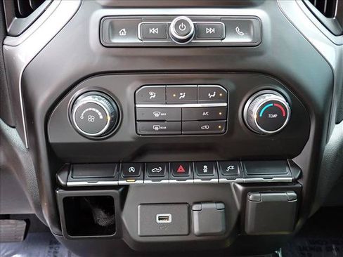 Used 2020 Chevrolet Silverado 1500 Custom w/ Custom Value Package AWD/4WD image 15