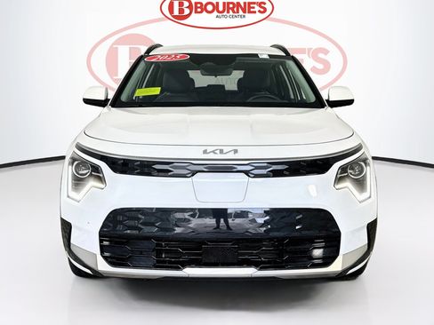Used 2025 Kia Niro Wind w/ Wind Preserve Package FWD image 5