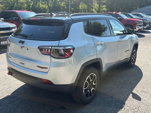 Used 2025 Jeep Compass Trailhawk AWD/4WD image 7