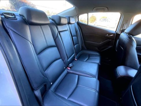 Used 2018 MAZDA MAZDA3 Touring image 21