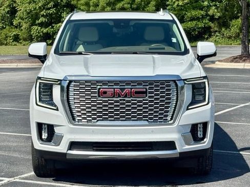 Used 2023 GMC Yukon XL Denali AWD/4WD image 12