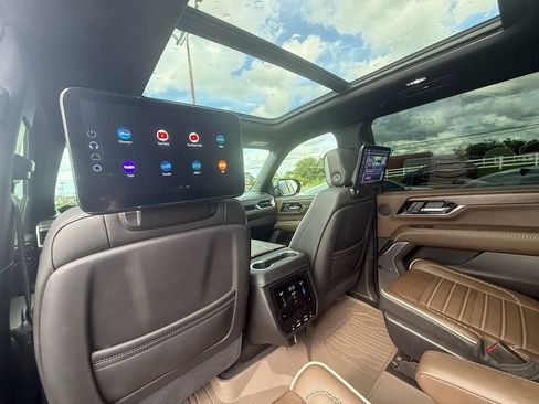 Used 2025 GMC Yukon XL Denali Ultimate w/ LPO, Floor Liner Package AWD/4WD image 20