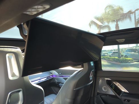 Used 2024 BMW i7 M70 w/ Executive Package image 32