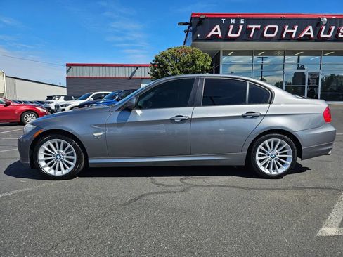 Used 2011 BMW 328i xDrive Sedan AWD/4WD image 2