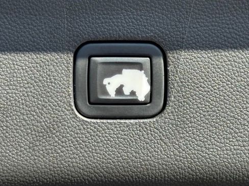 Used 2021 Buick Enclave Essence w/ Sound and Sites Package image 40