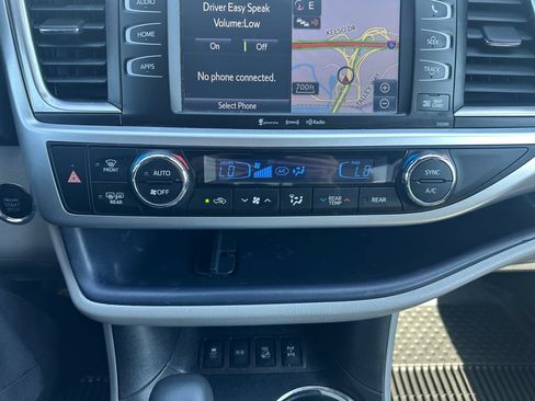 Used 2019 Toyota Highlander XLE AWD/4WD image 18