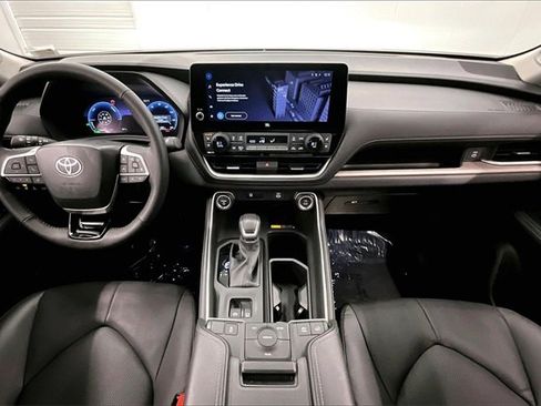 Used 2025 Toyota Grand Highlander AWD Hybrid image 15