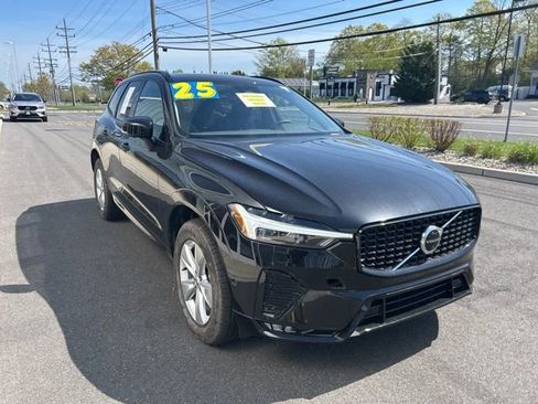 Used 2025 Volvo XC60 B5 Plus AWD/4WD image 6