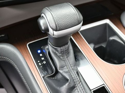 Used 2022 Toyota Sienna XLE w/ XLE Plus Package image 30