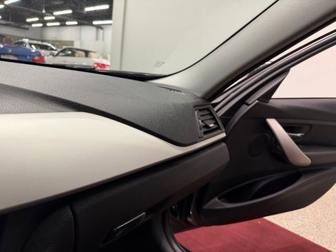 Used 2013 BMW 320i xDrive Sedan AWD/4WD image 39