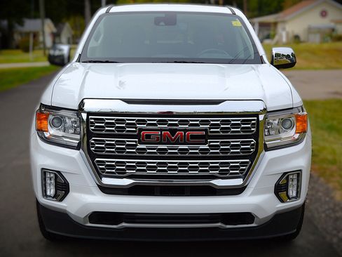 Used 2022 GMC Canyon Denali image 2