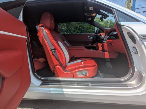 Used 2018 Rolls-Royce Dawn RWD image 43