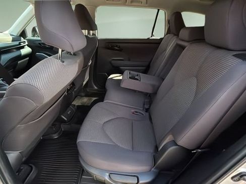 Used 2023 Toyota Highlander LE FWD image 19