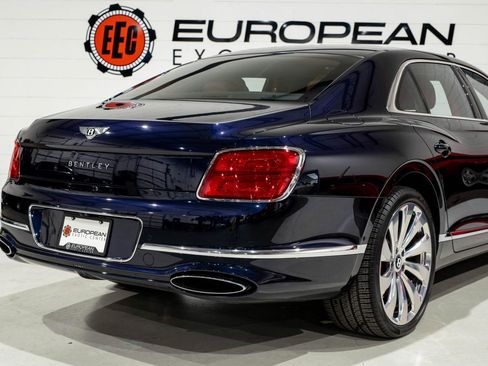 Used 2021 Bentley Flying Spur W12 image 30