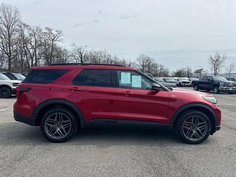 Certified 2025 Ford Explorer ST-Line w/ Premium Package AWD/4WD image 4