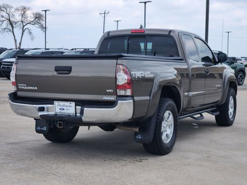 Used 2015 Toyota Tacoma 4x4 Access Cab V6 w/ TRD Off-Road Package image 5