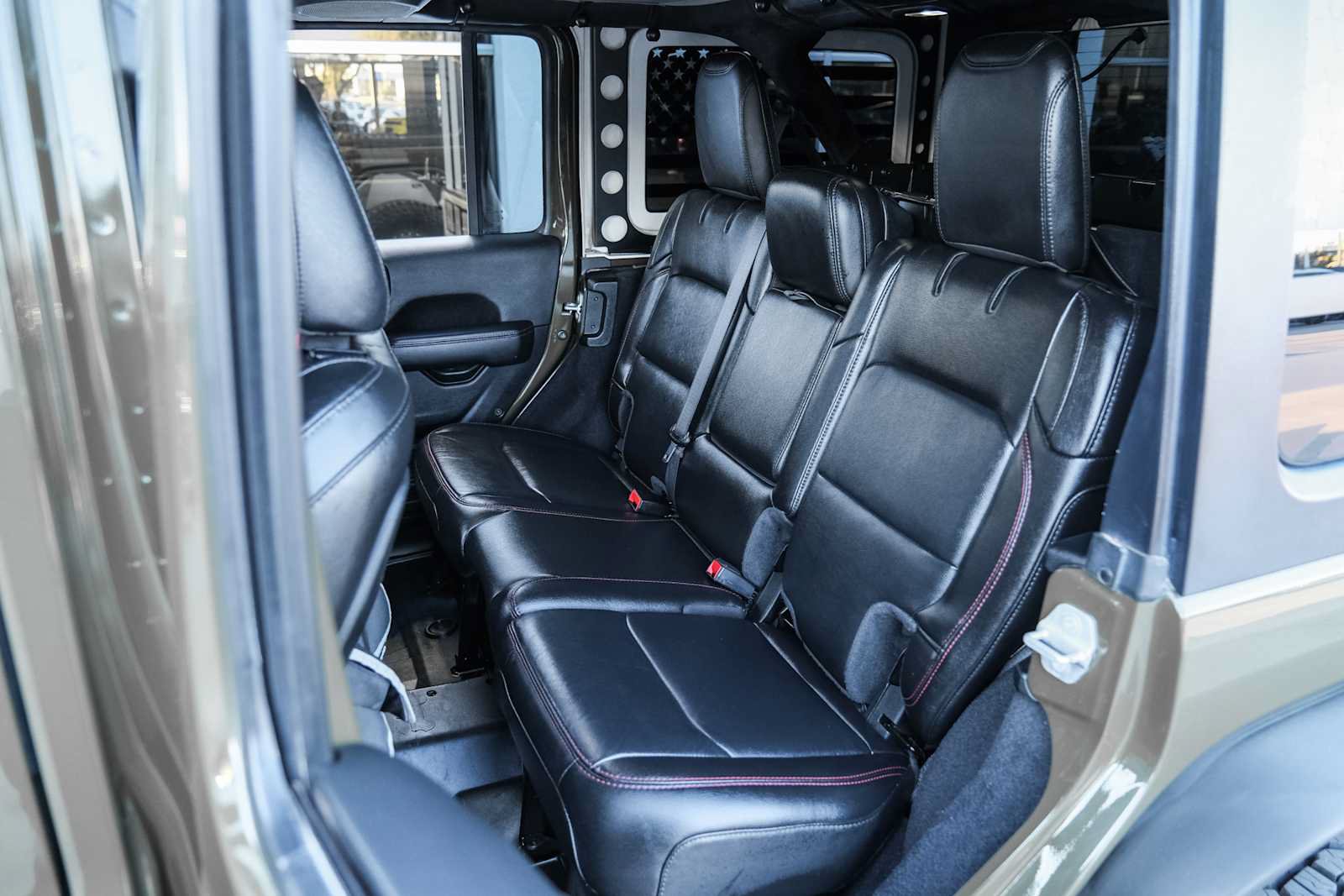 Used 2021 Jeep Wrangler Unlimited Rubicon AWD/4WD image 34
