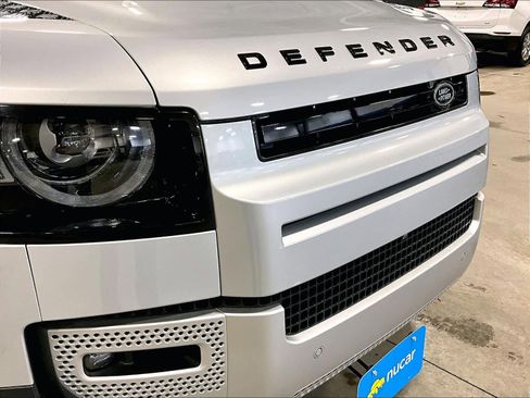 Used 2023 Land Rover Defender 110 SE image 33