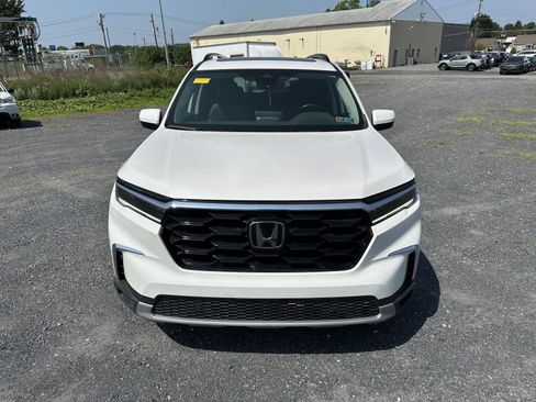 Used 2024 Honda Pilot Touring image 3