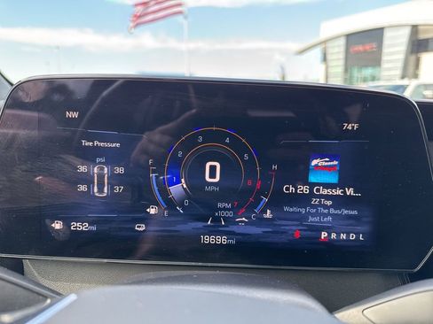 Used 2025 Chevrolet Traverse LT image 25