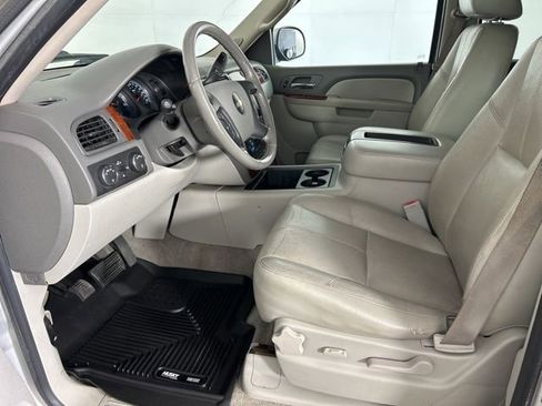 Used 2010 Chevrolet Suburban LT AWD/4WD image 27