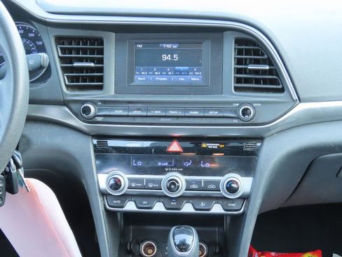 Used 2020 Hyundai Elantra SE w/ Cargo Package (C1) image 8