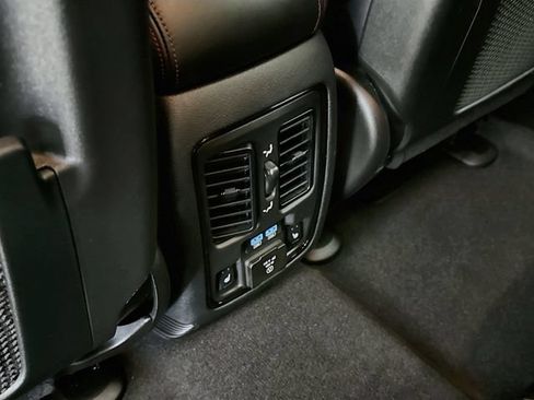 Used 2023 Dodge Durango R/T w/ Tow 'N Go Package AWD/4WD image 25