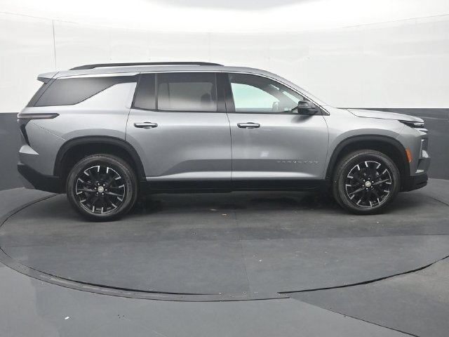 Used 2026 Chevrolet Traverse LT w/ Sun and Wheel Package FWD image 8