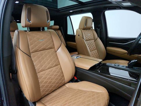 Used 2022 Cadillac Escalade Premium Luxury w/ Performance Package AWD/4WD image 28