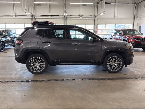 Used 2023 Jeep Compass Limited w/ Elite Group AWD/4WD image 4