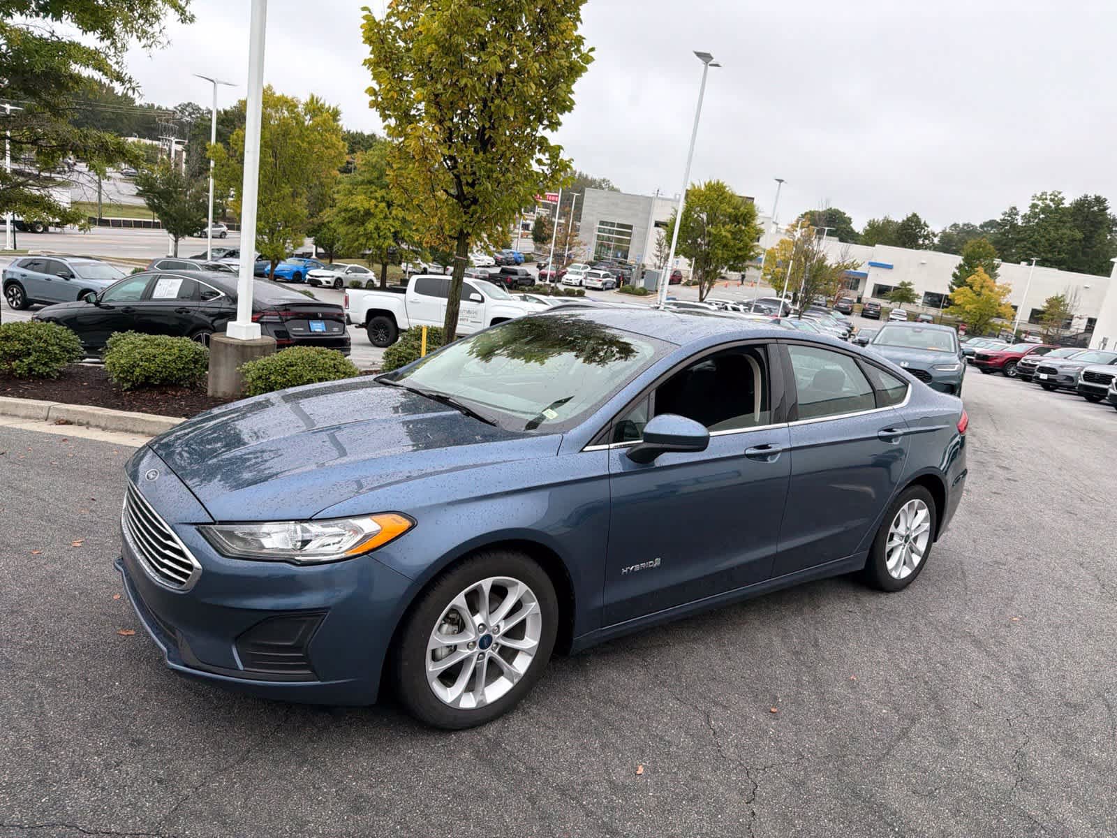 Used 2019 Ford Fusion SE FWD image 4