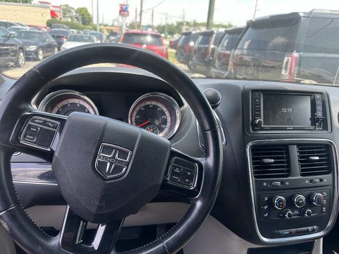 Used 2019 Dodge Grand Caravan SXT image 20